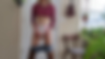 Baby Bea/2022-04-30 - Here's a pee desperation video I made a while ago.mp4