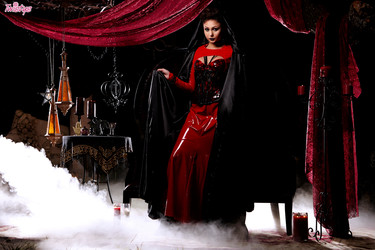 [Twistys]-2015/Twistys 2015-10/[twistys.com] - 2015.10.26 - Ariana Marie in Sexy Vampire (x110)/toty_arianamariehr072315-tw630_003.jpg