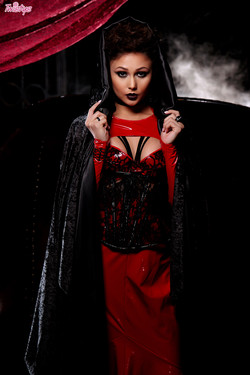 [Twistys]-2015/Twistys 2015-10/[twistys.com] - 2015.10.26 - Ariana Marie in Sexy Vampire (x110)/toty_arianamariehr072315-tw630_007.jpg