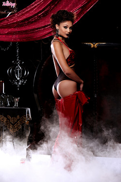 [Twistys]-2015/Twistys 2015-10/[twistys.com] - 2015.10.26 - Ariana Marie in Sexy Vampire (x110)/toty_arianamariehr072315-tw630_029.jpg