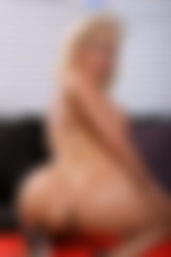 Lauren Kain/Left.jpg