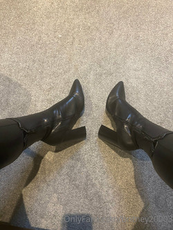 [Onlyfans] Britney20003 - SiteRip/Posts/Images/2022-08-03_3024x4032_a3a6a85bec5a7e8393ffe2106e91fb37.jpeg