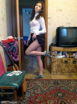 Russian amateur teen GF nude posing pics/1 (2).jpg