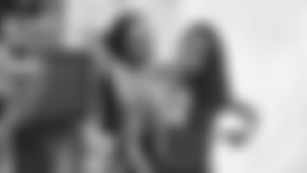 [MV] KatieLin_NextDoor/KatieLin_NextDoor - BTS Noir Asian Photoshoot.mp4