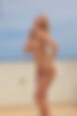 photodromm.com - 2014-01 - 2014-03/photodromm.com - 2014-03/alisa - rooftop blonde 2/15l.jpg