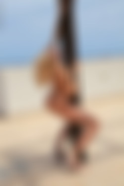 photodromm.com - 2014-01 - 2014-03/photodromm.com - 2014-03/alisa - rooftop blonde 2/23l.jpg
