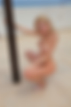 photodromm.com - 2014-01 - 2014-03/photodromm.com - 2014-03/alisa - rooftop blonde 2/46l.jpg