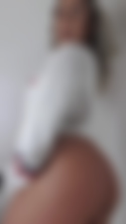 [OnlyFans.com] Kiera Jaston (@kierajaston)/18-09-15 2043218 No undies no problems I know how much you guys want me to bend over so my(..) 1080x1920.mp4
